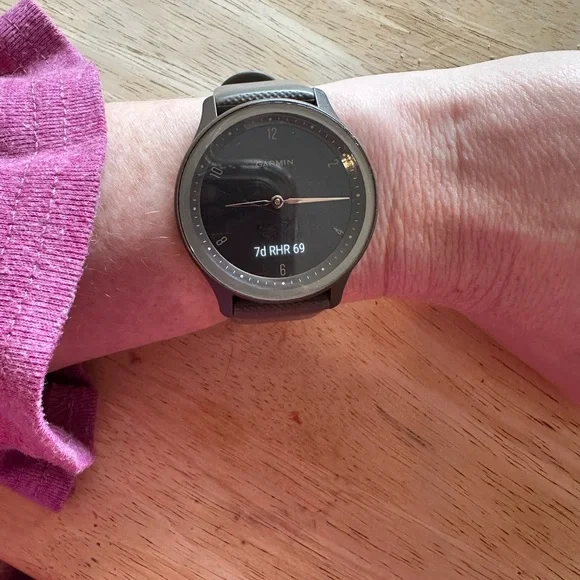 Garmin Vivomove Sport Hybrid Smartwatch in Cocoa - Picture 6 of 15